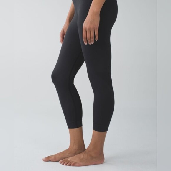 Lululemon Zone In Crop Black - Picture 1 of 11